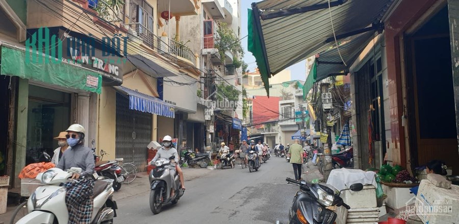 Bán nhà đường Chùa Hàng, vị trí đẹp, kinh doanh tốt
