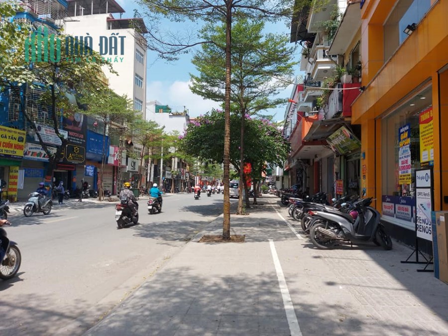 Bán nhà mặt phố Khâm Thiên, Đống Đa 80m, 2 T MT 5m, giá 21 tỷ lô góc, kinh doanh sầm uất.