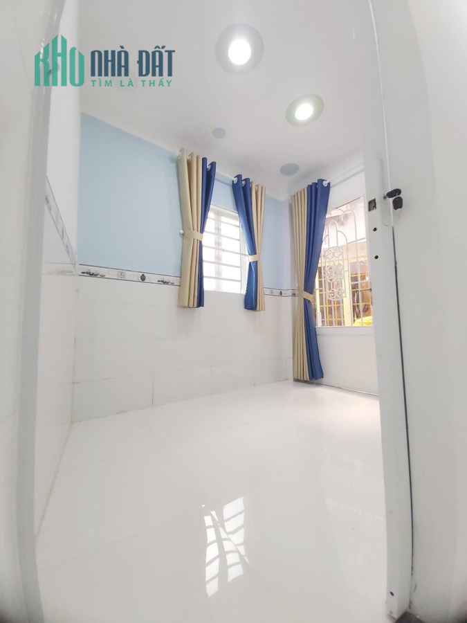 Cách mặt tiền 20m ra Nguyễn Tất Thành , quận 4, giá rẻ , gần HXH 10m , lh 0989149953 Tân.
