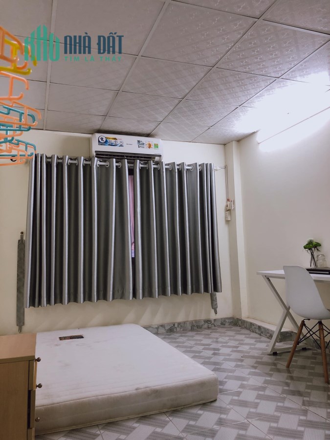 Hẻm xe hơi vài bước chân , 10m ra mặt tiền Nguyễn Tất Thành, quận 4, lh 0989149953 Duy  Tân.