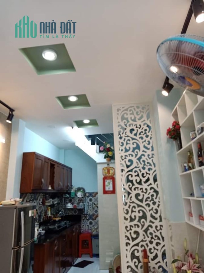 Tài chính 3,25 tỷ xem nhà Nguyễn Tất Thành , quận 4, 38m2, còn thương lượng, lh 0989149953 Tân.