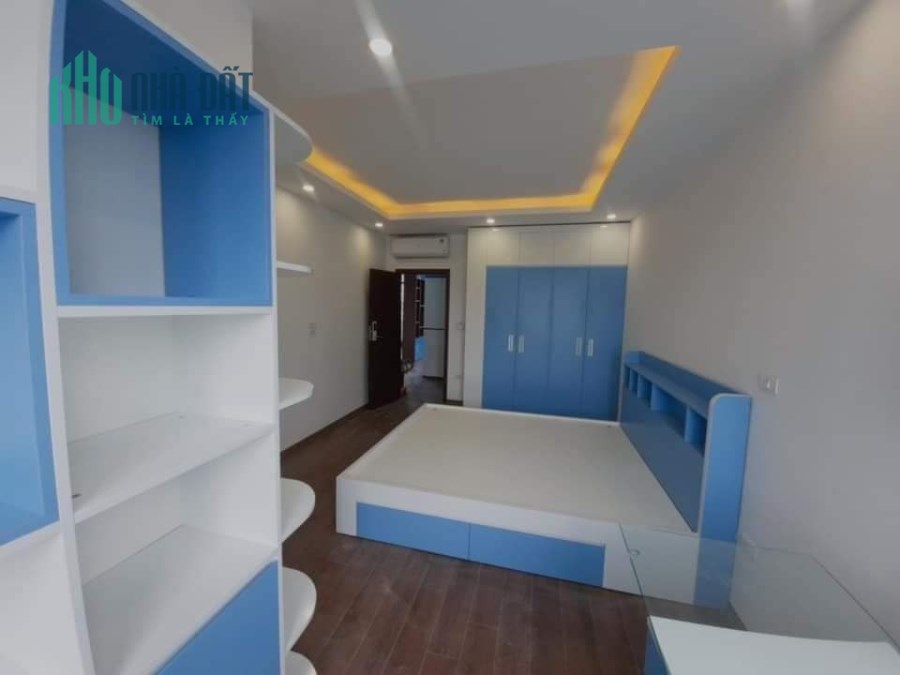 Bán nhà đep  Nguyễn Đình Hoàn, ga ra ô tô. Tặng lại nội thất giá 7 tỷ 5. LH : 0948415979