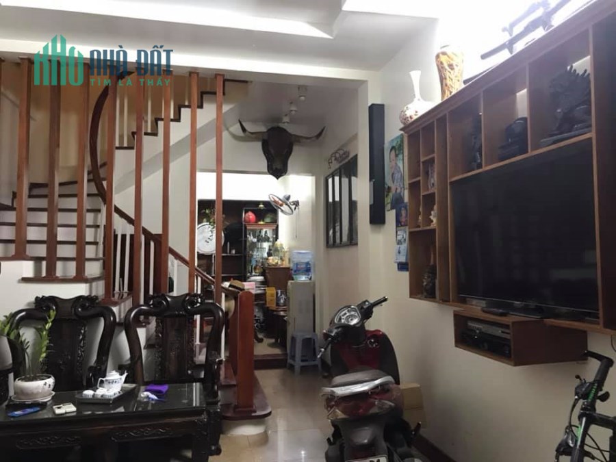 Bán gấp nhà ngõ 320 Khương Đình, 52m5t, giá chỉ nhình 72tr/m2