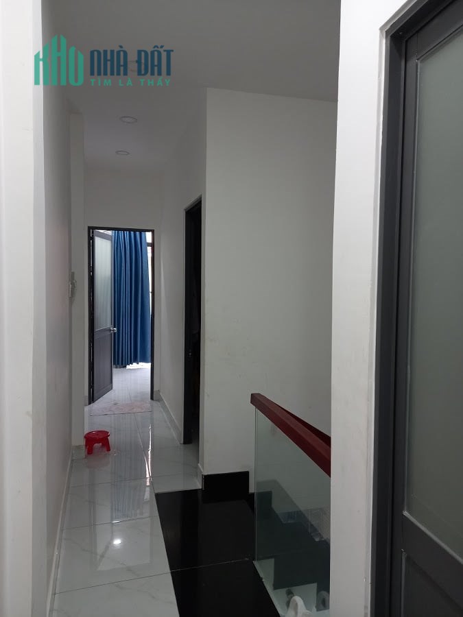 Ngay trung tâm quận 4 , Nguyễn Tất Thành , HXH, 33m2 , chỉ 3,25 tỷ , lh 0989149953 Tân.