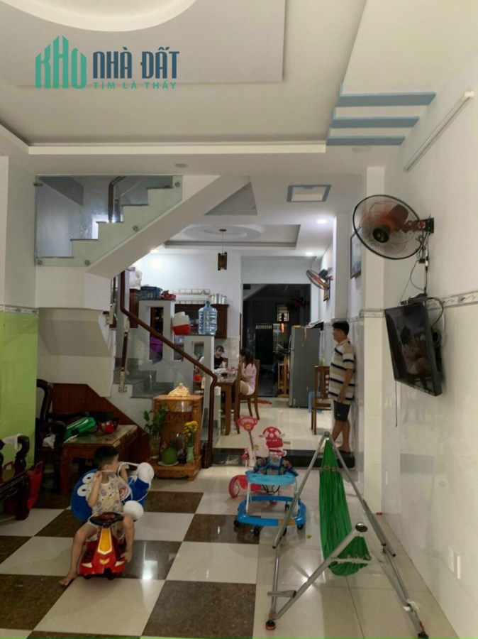 Cần bán nhà 4 tầng đường Nguyễn Chí Thanh Q.11(4x12.5) giá 6.4 tỷ