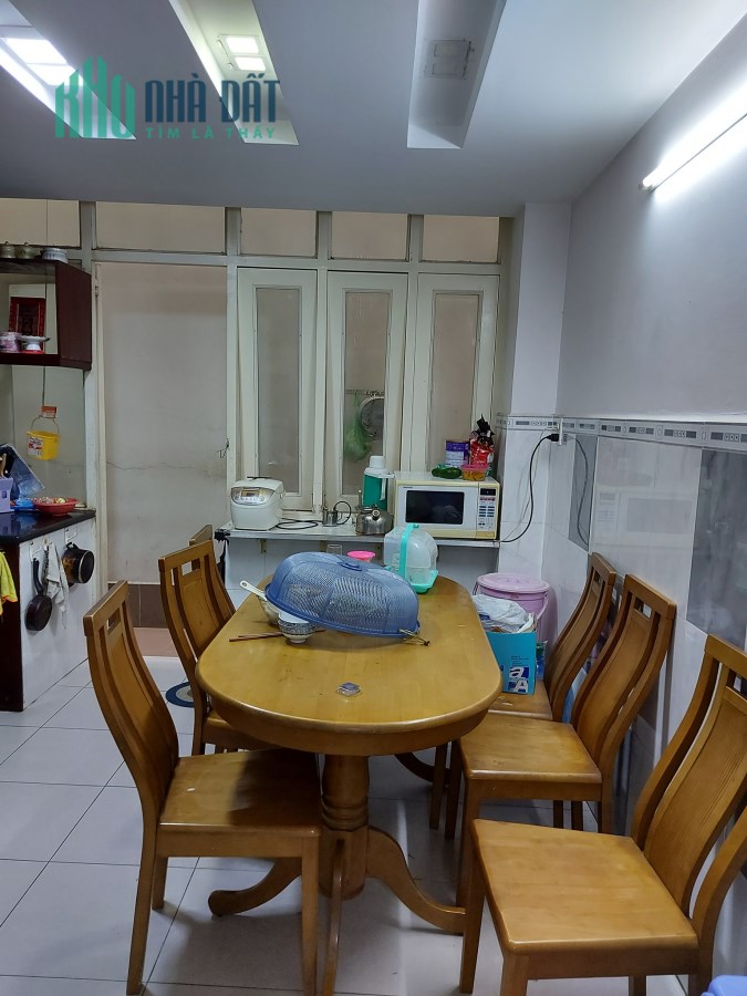 Bán nhanh nhà 5 lầu , HXH, 120m2 sàn , nhình 2,5 tỷ , Nguyễn Tất Thành , quận 4 , lh 0989149953.