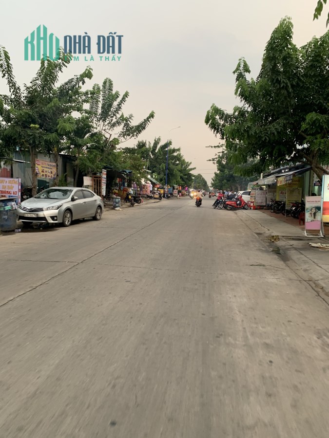đất 300m2 đường nhựa sổ hồng khu dân cư đông đúc sát chợ.