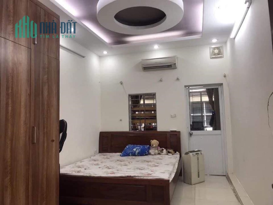 Cần bán gấp nhà ngõ 236 Khương Đình giá 4.2 tỷ, 55mx3T, ở luôn.