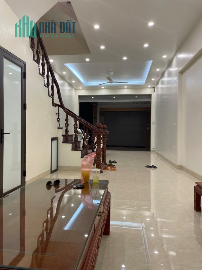 Bán gấp nhà ngõ 18 Định Công Thượng, 55m5t, 4.25 tỷ, KD đỉnh, 50m ra đường oto