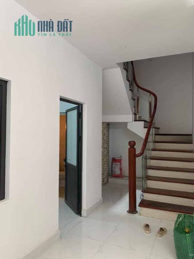 Bán nhà ngõ Quận Thanh Xuân-55m4t giá chỉ 3.3 tỷ, kd, gần oto.