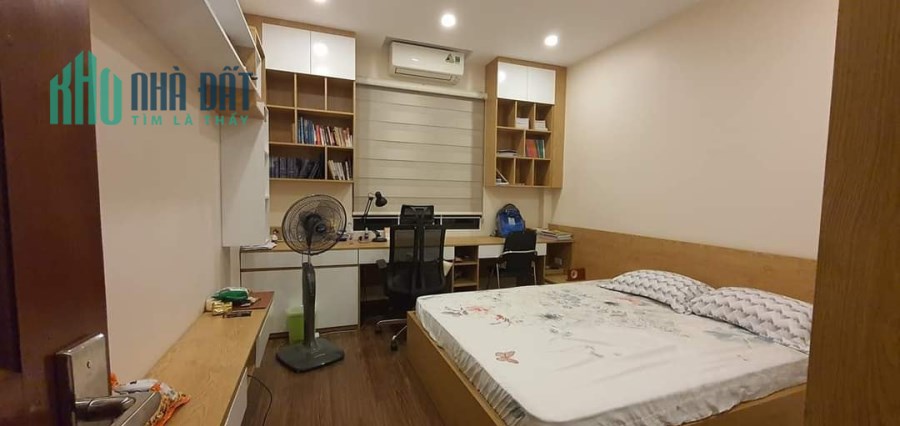 Bán nhà 57m x 5 tầng đường Hoàng Quốc Việt - Cầu Giấy