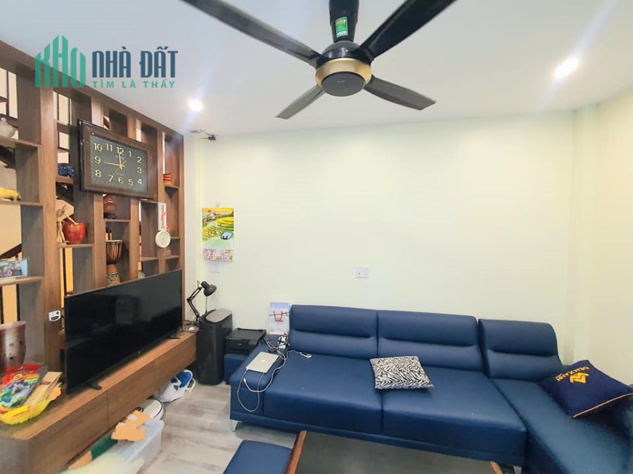 Bán nhà Định Công Thượng 55m2, giá 3.3 tỷ, kd, gần oto.
