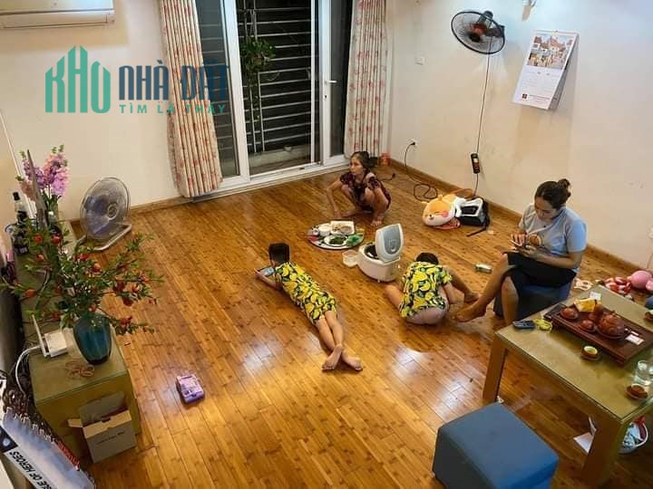 Gia đình cần bán Mặt phố Hoàng Như Tiếp giá 13 tỷ, 54mx5T, KD tốt
