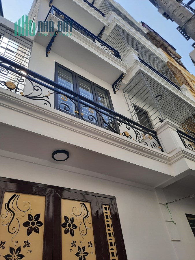 Mặt phố Phó Đức Chính 100m nhà 5 tầng mặt tiền 5.8 m vỉa hè 7m
