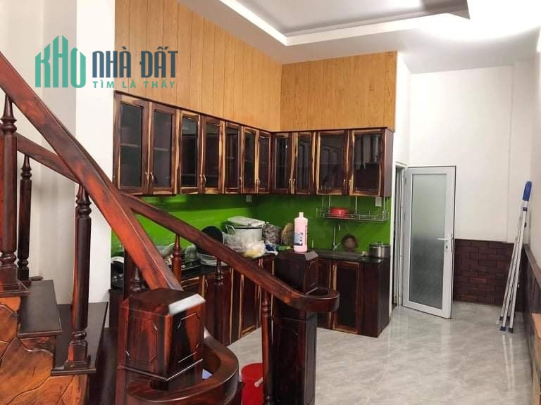 Bán nhà nhìn ra sân bay – nội thất bằng gỗ Trần Văn Dư Q.Tân Bình