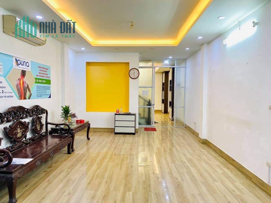 CC bán nhà mặt phố Bà Triệu đoạn đẹp nhất gần phố Lê Lợi 50m2 chỉ 6.116 tỷ. LH 0989626116