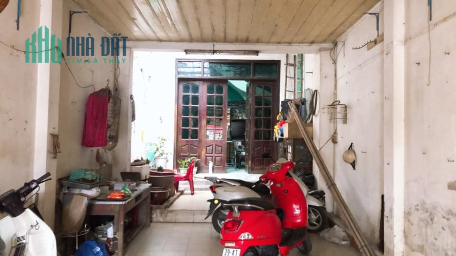 Bán đất gần BV Đức Giang 150m2, lô góc 3 mặt thoáng giá chỉ hơn 70tr/m2.