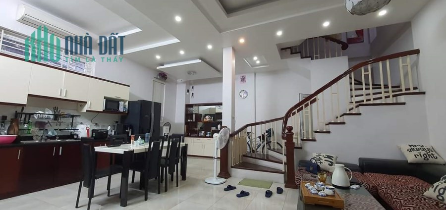 Mặt phố, Nguyễn Thái Học 140 m x 3 tầng, MT 6.8m, giá 55 tỷ, LH 0981588619.
