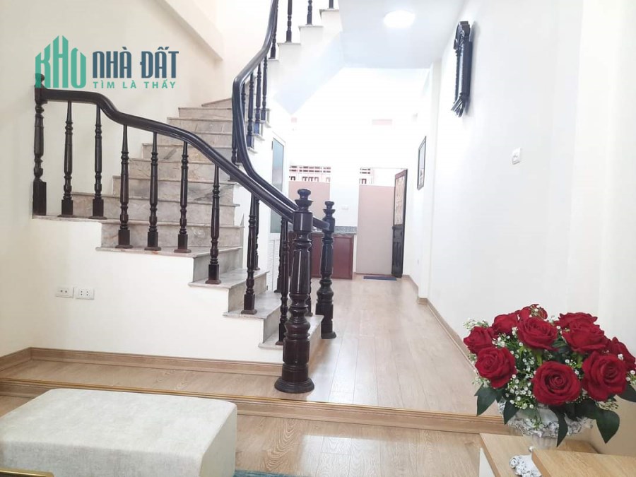 Bán nhà đường Tân Mai, Hoàng Mai, Hà Nội. Diện tích 40m, 3 tầng, sổ đỏ. Giá 3.35 tỷ