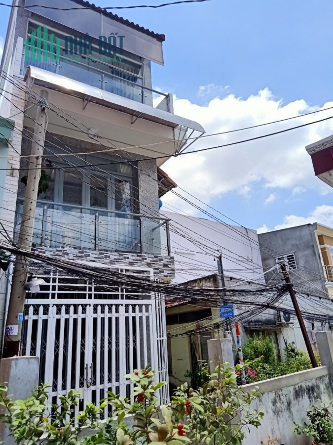 - Nhà hẻm 17 Dương Cát Lợi, Thị Trấn Nhà Bè, 3,5mx8m, 2 Lầu, giá 2,65 tỷ LH;0911779116