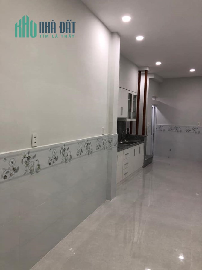 Mặt tiền Xóm Chiếu gần Nguyễn Tất Thành, quận 4, xe tải tránh nhau, 4 lầu BTCT, lh 0989149953