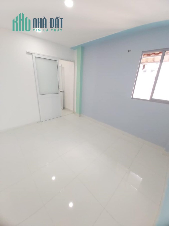 Nhà mới ở ngay , 34,9m2, chỉ 2,9 tỷ, Nguyễn Thần Hiến , quận 4, lh 0989149953 Tân