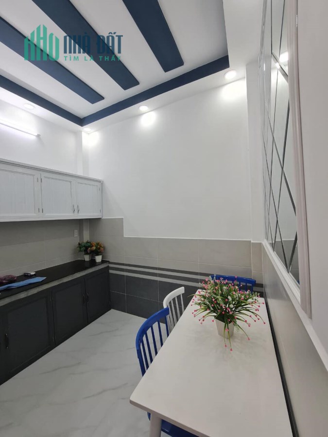 Ngay trung tâm quận 4, 2 MT hẻm ,2 lầu BTCT, gần Đoàn Văn Bơ,quận 4,giá rẻ,Lh 0989149953