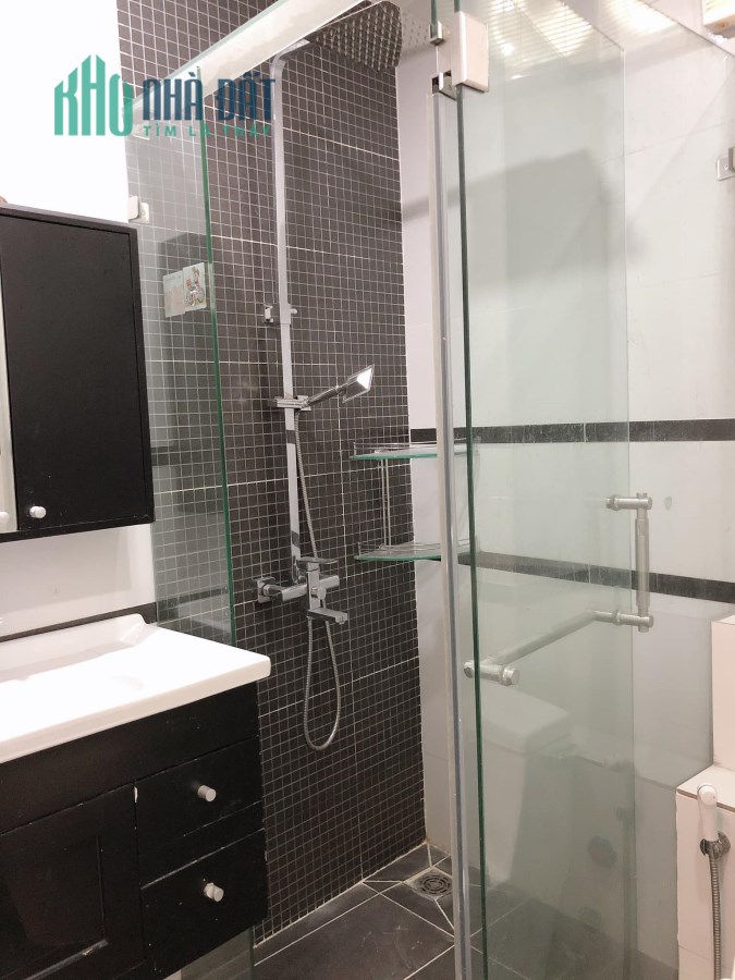 Mặt tiền hẻm, ban công quanh lầu, 32,7m2, nhỉnh 2,5 tỷ, Nguyễn Thần Hiến, quận 4,lh 0989149953