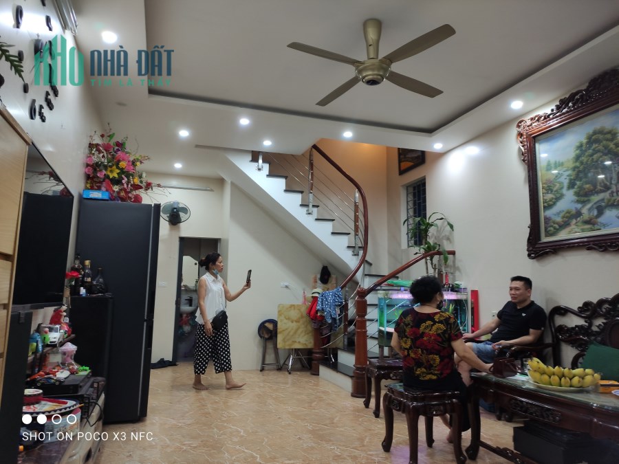 Bán nhà đẹp. 40m2 ×4×4 .thuận tiện đi lại. cạnh trường cấp 1,2,3. Gần hồ , Bến xe....Bệnh viện...