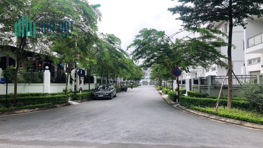 Bán biệt thự K4 mặt đường 30m ciputra hà nội