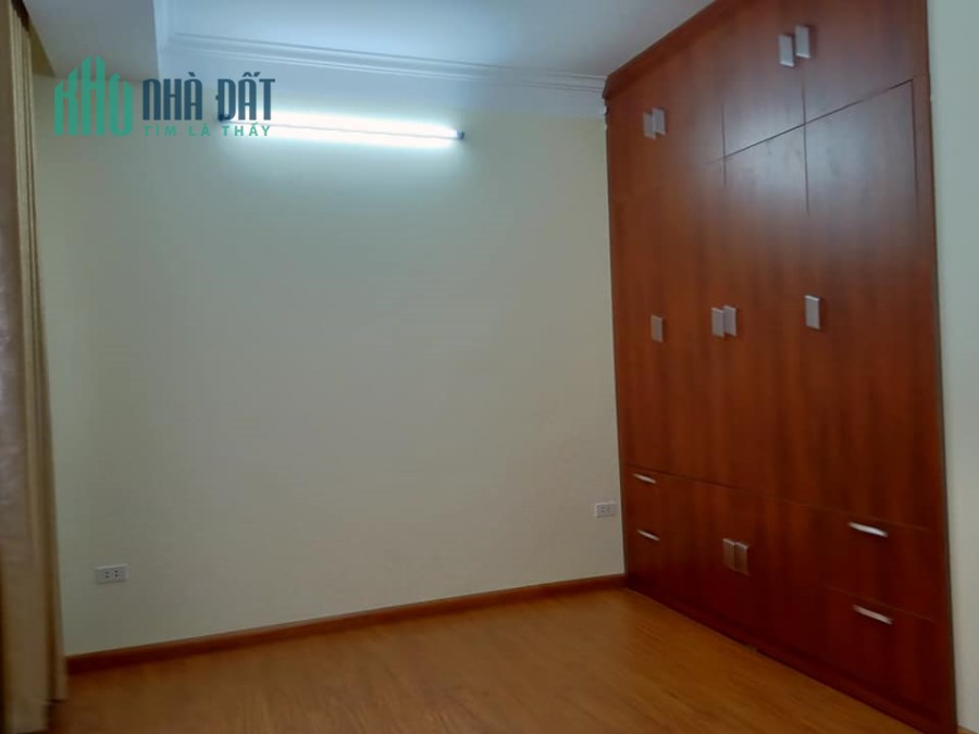 Bán nhà đẹp mê ly Lạc Long Quân, Tây Hồ 30m, 5T, MT 4m, giá 4 tỷ 150 triệu. lô góc, 3 thoáng.