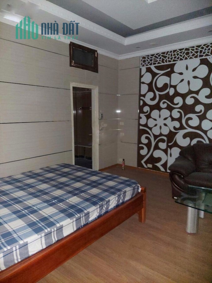 Cho thuê nhà mặt phố Nguyễn Công Trứ 75m2 x 5 tầng, MT 5.5m, nhà thông sàn, 50 triệu (thương lượng)
