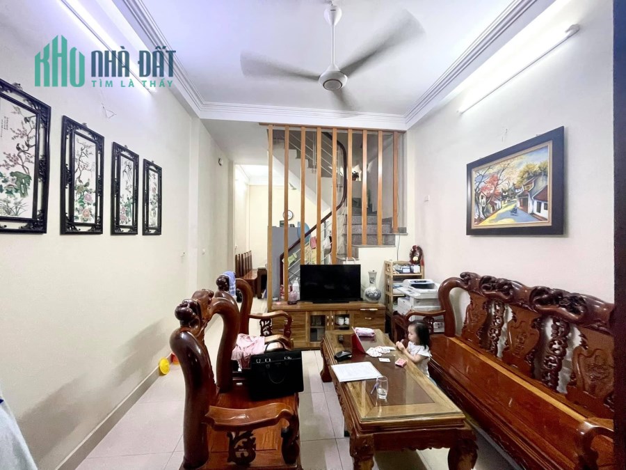 Nhà đẹp 5m ra đường ô tô tránh , phân lô , trước nhà rộng 3m 