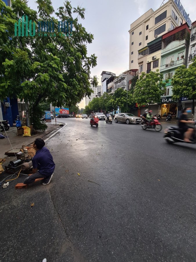 Bán nhà mặt phố Sơn Tây,DT 77m x 3 tầng,đường 2 chiều ,vỉa hè rộng