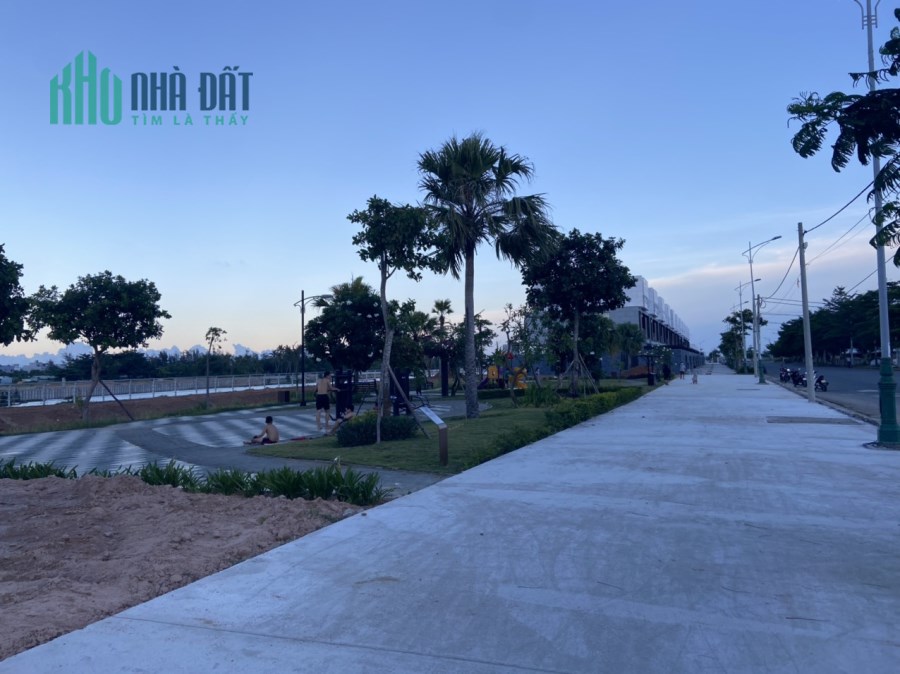 Chuyển định cư nên cần sang lại cho thương gia lô đất nền duy nhất ở dãy villa sang chảnh