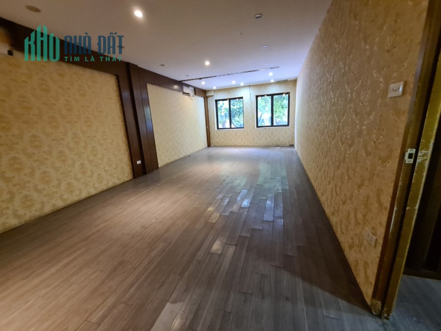 Cho thuê mặt bằng kinh doanh Khúc Thừa Dụ: DTSD260m2, mặt tiền 7.5m, có vỉa hè