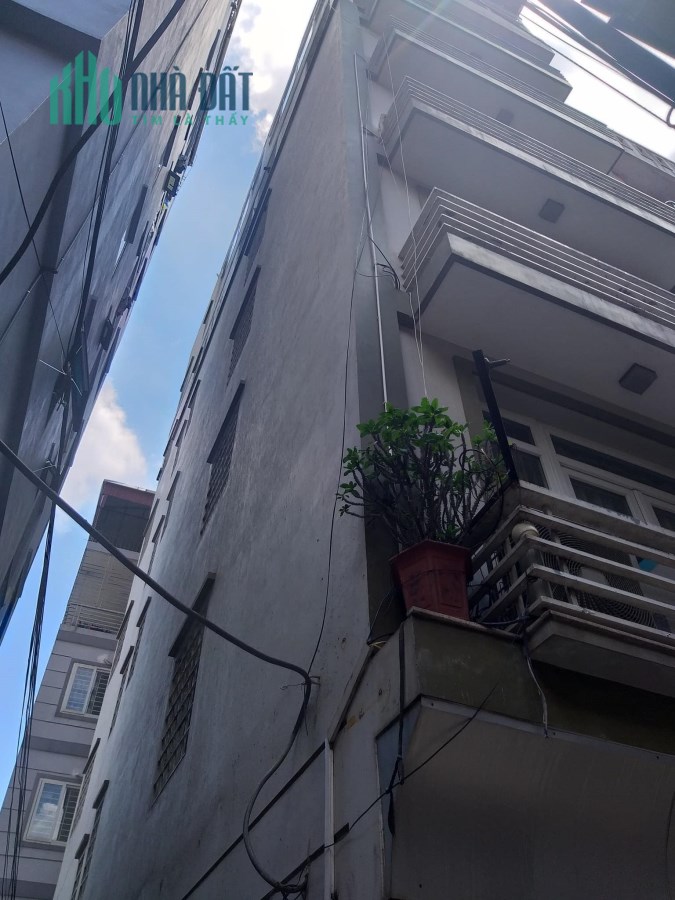 CHỈ 2.8 TỶ CÓ NHÀ CẦU GIẤY, HIẾM CÓ KHÓ TÌM DT28M2 XÂY 6 TẦNG.