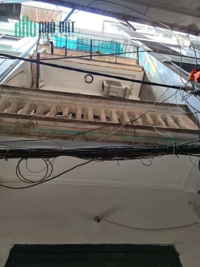 Cho thuê nhà nguyên căn đường Phan Vân Trường: DT 42m2x 3 tầng, 12tr