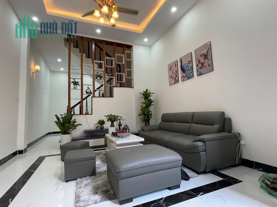 BÁN GẤP NHÀ CẦU GIẤY, KIAMORNING ĐỖ CỬA, NHÀ ĐẸP FULL NỘI THẤT, CHỈ HƠN 4 TỶ