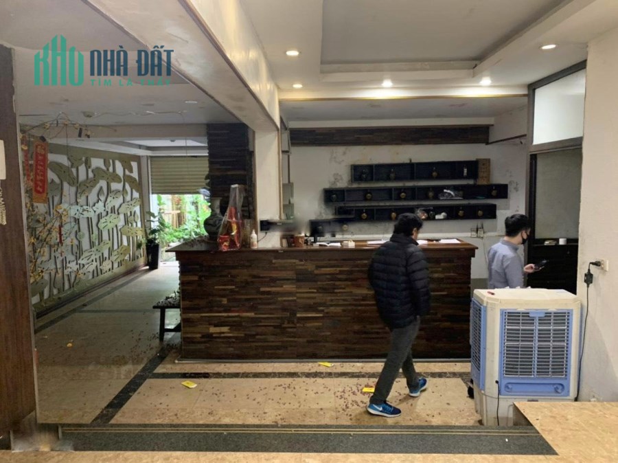 Cho thuê nhà mặt phố Nguyễn Đình Chiểu 150m2 x 6T, 135tr/th, thang máy