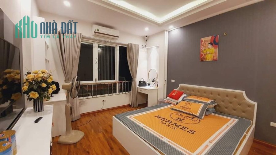 Bán nhà 45m x 5T Nguyễn Chánh, quận Cầu Giấy