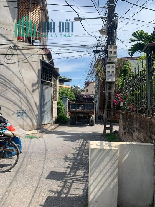 Đất Đông Dư trong đê LÔ GÓC 56m2 trục chính xóm giá 42tr/m2