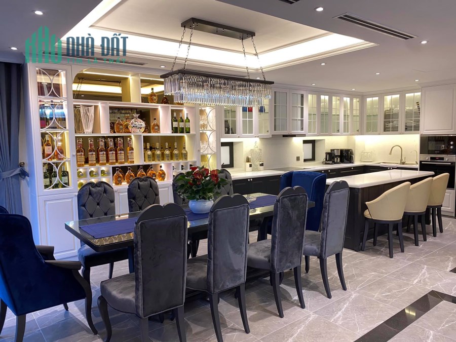 Bán gấp siêu phẩm mặt phố Liễu Giai DT 70m mặt tiền 8,5m vuông vắn.