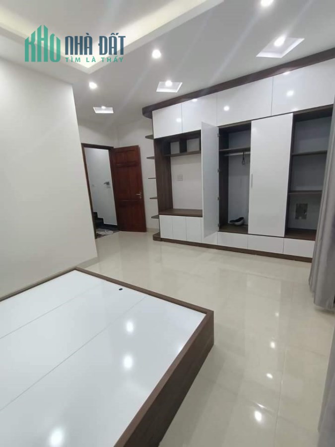 Bán nhà đẹp Tôn Thất Tùng 35m gần phố nội thất đầy đủ nhỉnh 2 tỷ
