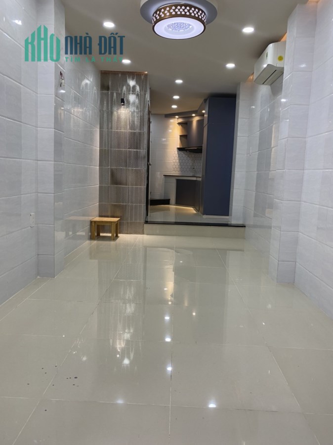 Quận 1 Trần Hưng Đạo nhỉnh 5 tỷ 3 tầng 30m2, thuê 15 triệu/ tháng, LH: 0933233236.