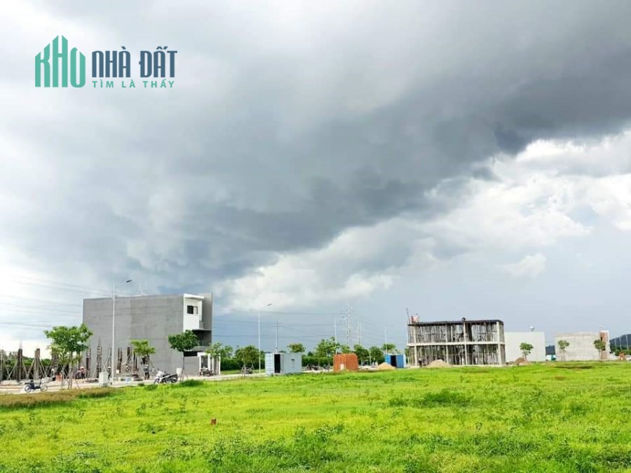Bán gấp lô đất 6x20m, đối diện công viên QL51, giá 2,2 tỷ bao hết thuế phí