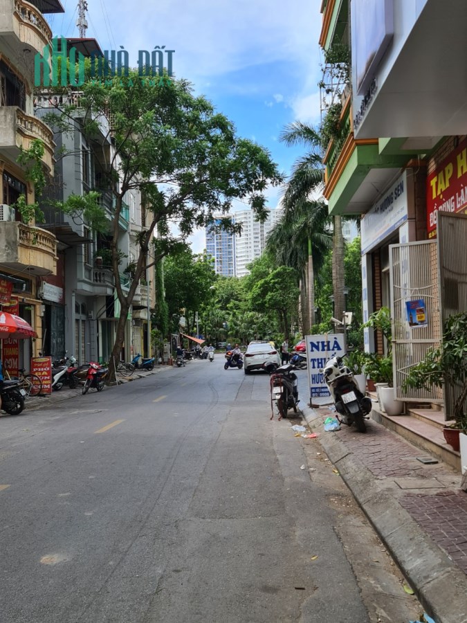 Cho thuê nhà nguyên căn phố Hoàng Sâm: DT90m2x5tầng, MT5.5m, giá 35tr