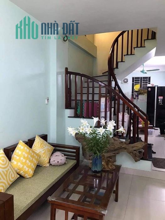 Nhà dân xây 3 tầng 7 chỗ vào tại Đặng Xá, Gia Lâm. 0983253436