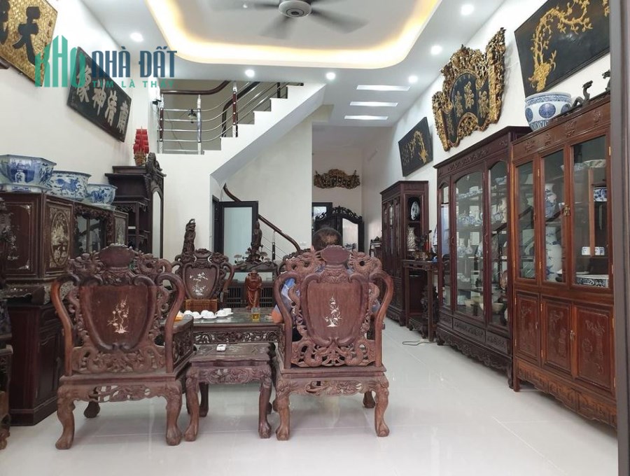 Tôi bán gấp nhà mặt phố Bạch Mai sầm uất gần Phố Huế 138m2 chỉ 27.68 tỷ. LH 0989.62.6116