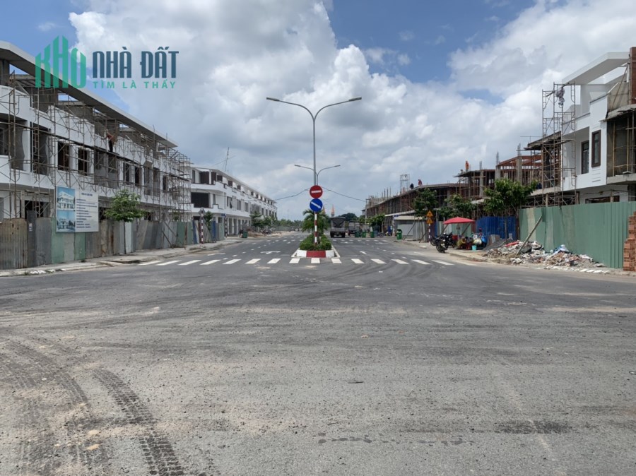 Bán nhà 1 trệt 2 lầu tại mặt tiền QL1A. Đối diện Cty ShingMark - Trảng Bom
